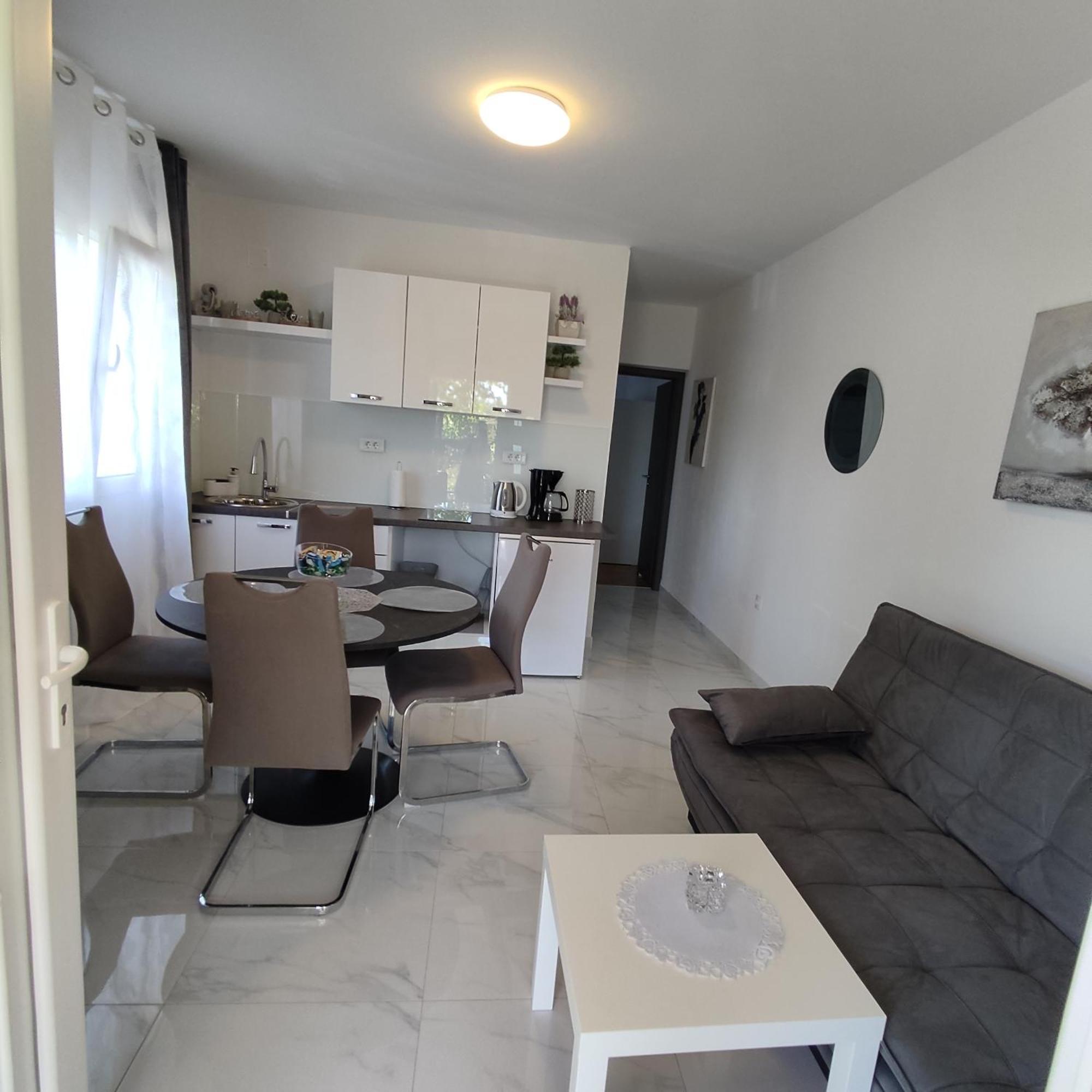 Sun House Apartment Brzac Exterior photo