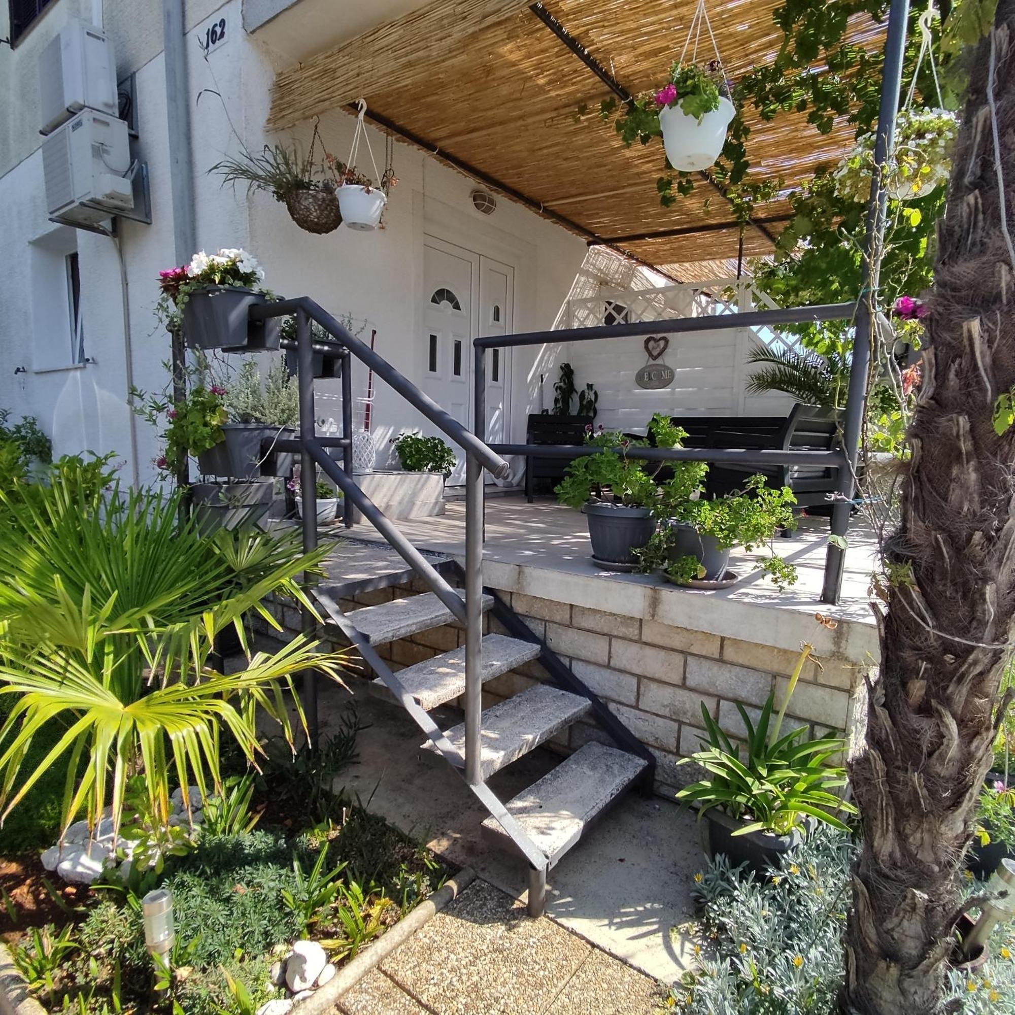 Sun House Apartment Brzac Exterior photo